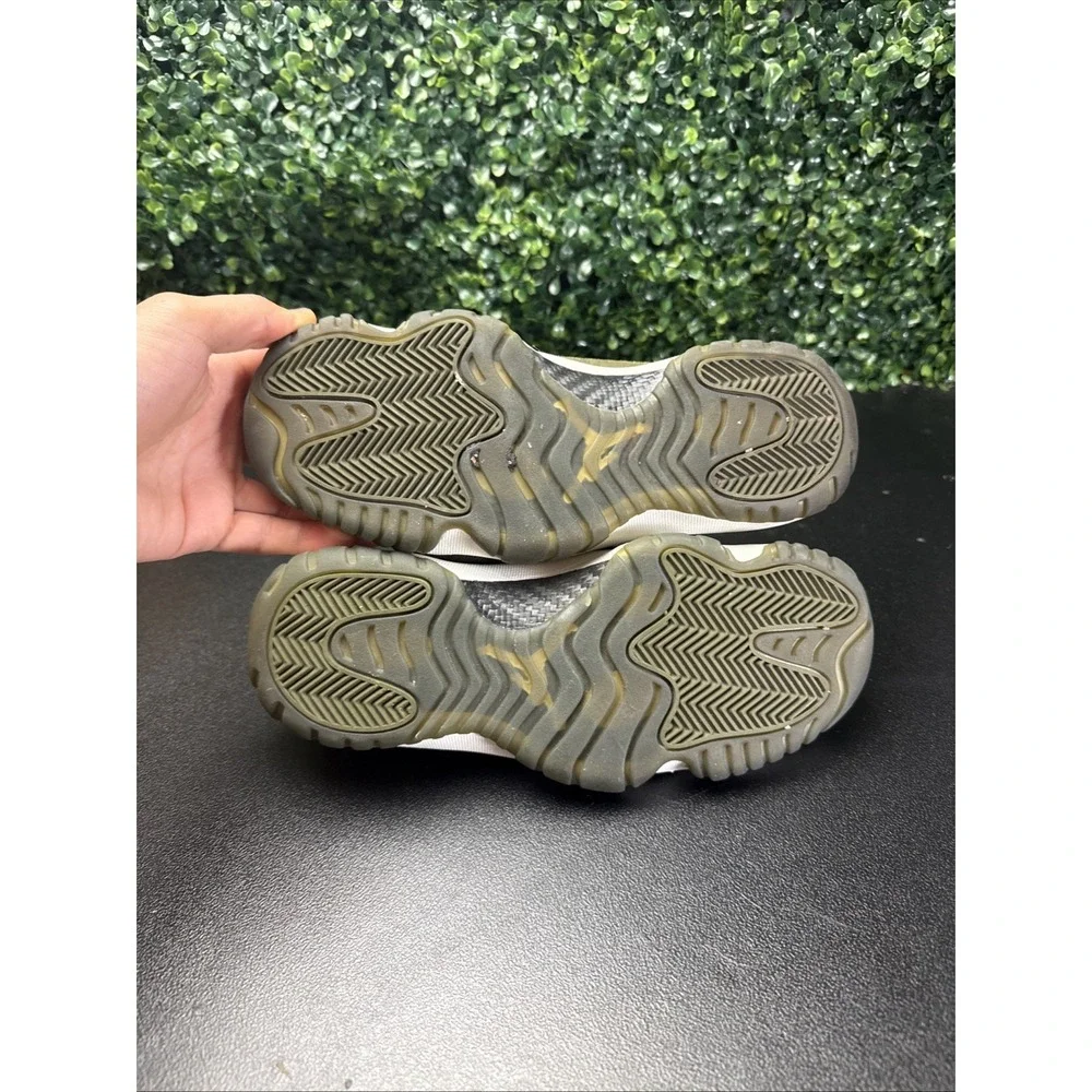 Nike Air Jordan Sneakers Mens Size 8.5 Olive Green Canvas  AR0726-300 Shoes